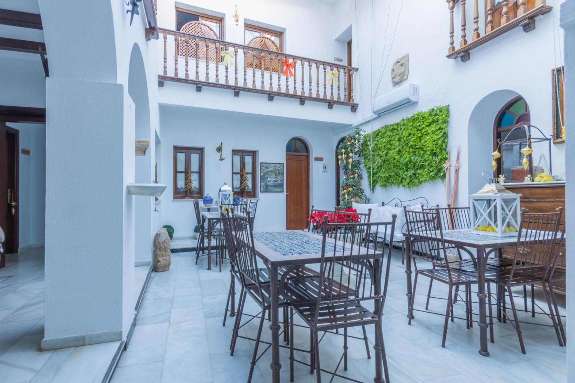 Mayflowers Hostal